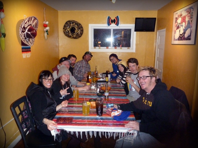 Resto mexicain, de gauche à droite: Delya, Jackie, Dave, Adam, Jason, Chris, Katie, Kjell, Edy... (chercher la carte du Worst cachée dans cette photo)